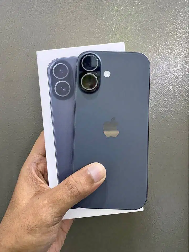 Iphone 17 256 ibox 3 hari pakai garansi sampai maret 2027
