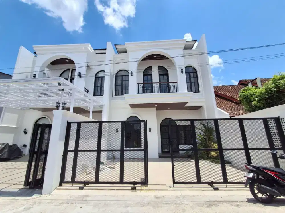 RUMAH MEWAH KLASIK MODERN DEKAT JL. RAYA TAJEM DI WEDOMARTANI