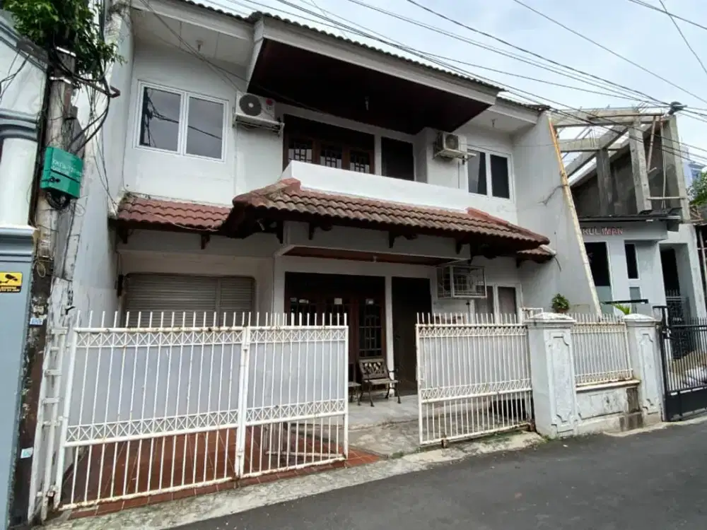 RUMAH KOST AKTIF LOKASI STRATEGIS di TEBET BARAT DALAM JAKARTA SELATAN