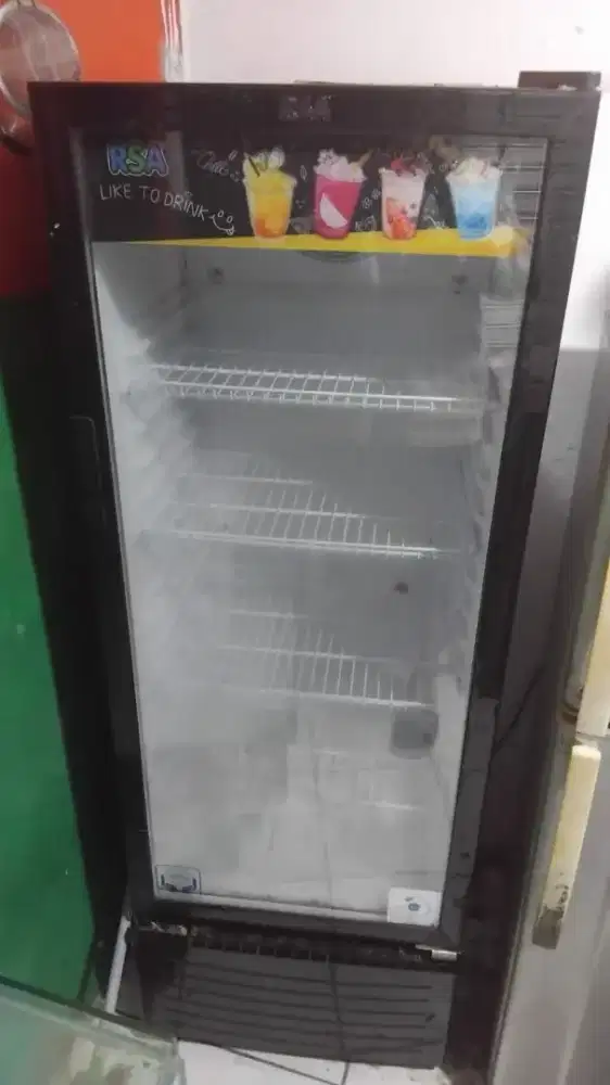 Dijual Showcase kondisi mulus