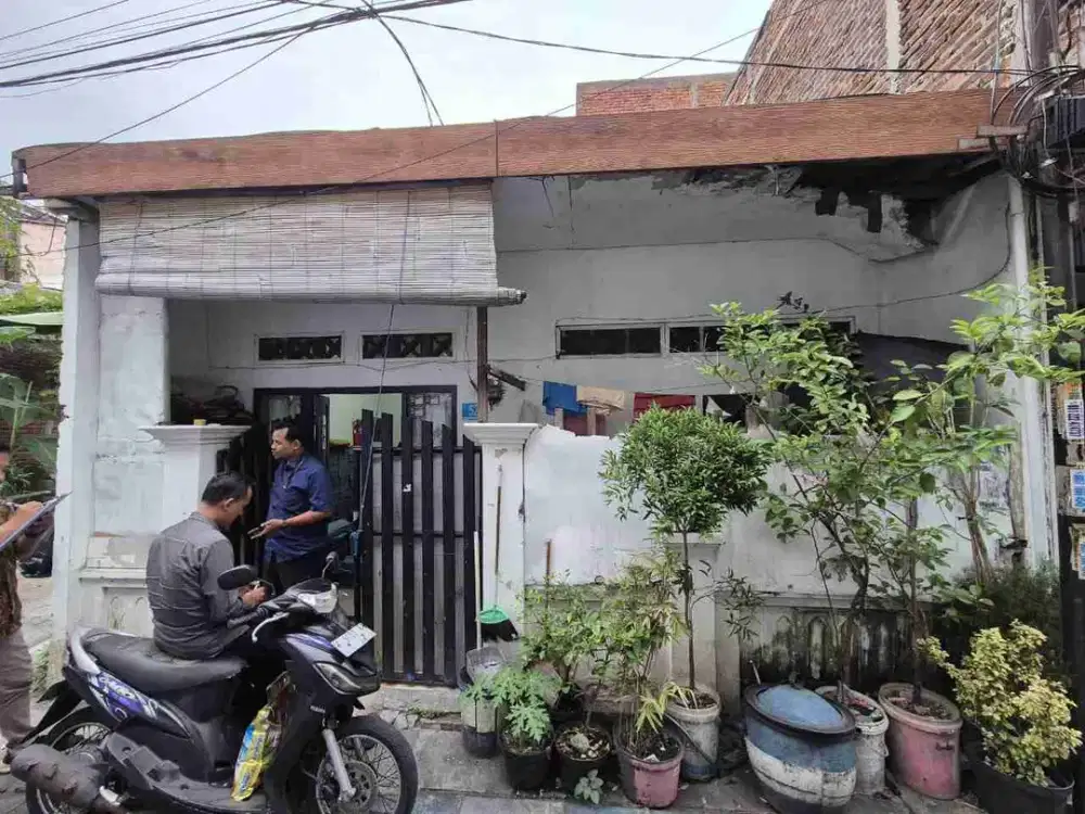 DI JUAL RUMAH
JLN  : SETRO BARU UTARA III/52
KEL. : DUKUH SETRO
KEC. : TAMBAKSARI
KAB  : SURABAYA