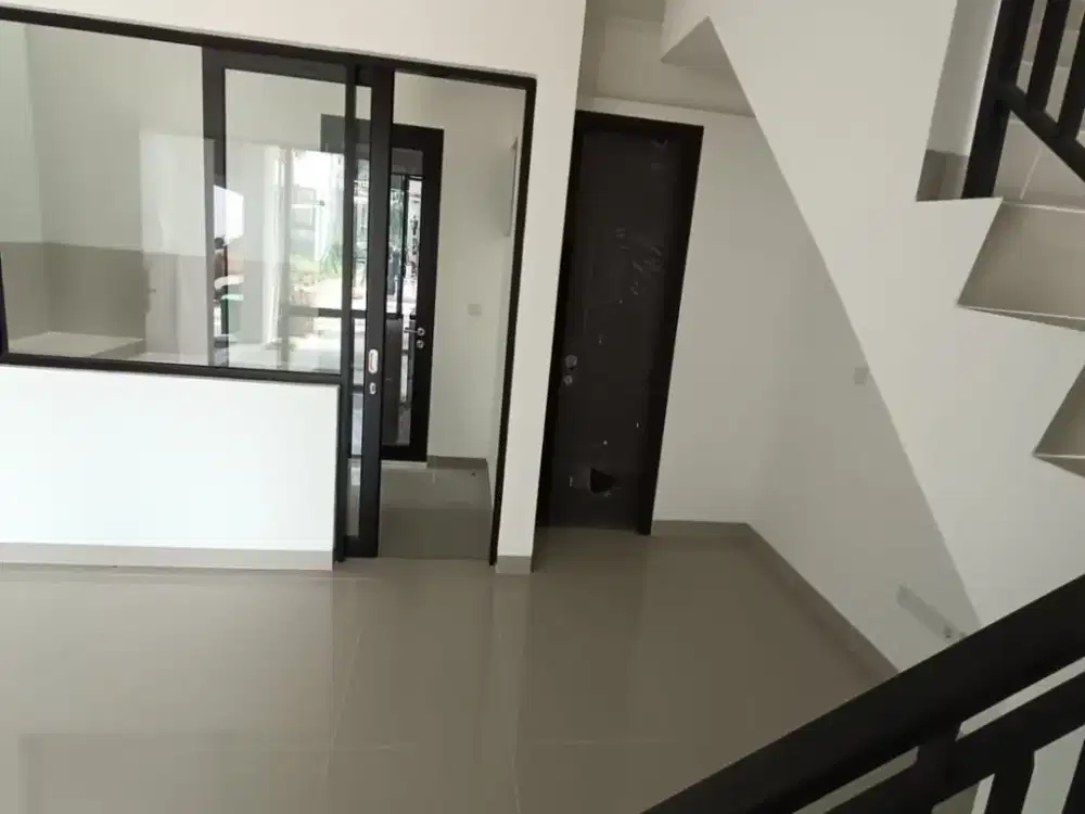 sewa rumah 3 lantai PIK 2 uk 5x15m kosongan standard