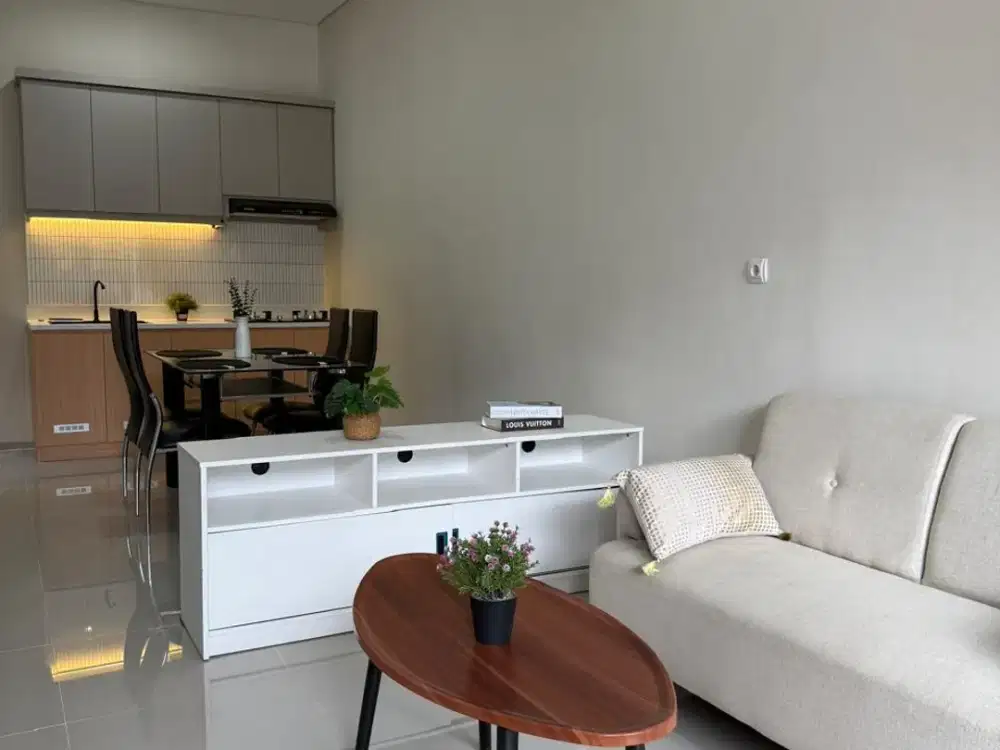 DI RUMAH DI NUSA LOKA BSD