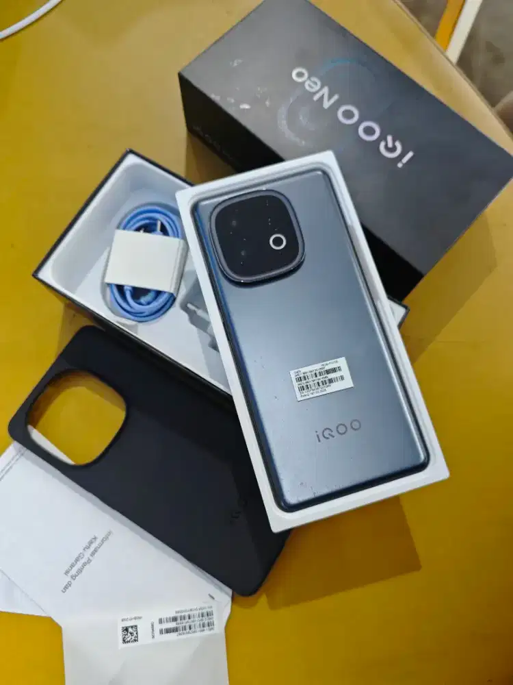 IQOO NEO 10 5G RAM 16/512GB Bergaransi