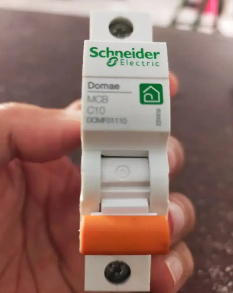 Mcb Schneider 1 phase 10 ampere seri DOMAE