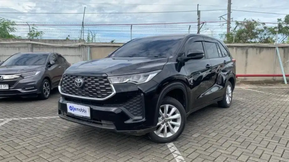 Toyota Kijang Innova 2.0 Zenix V CVT Bensin AT 2022 Hitam