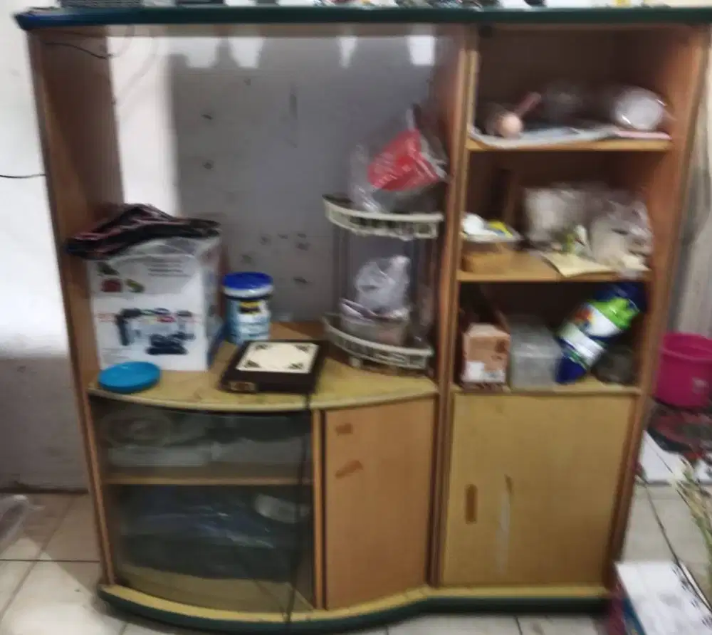 Rak TV, meja kerja dan etalase kaca