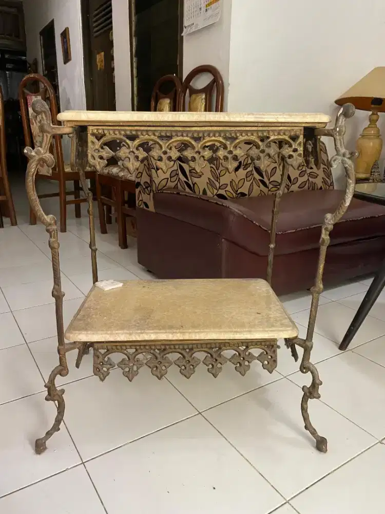 Barang Antik Meja Marmer