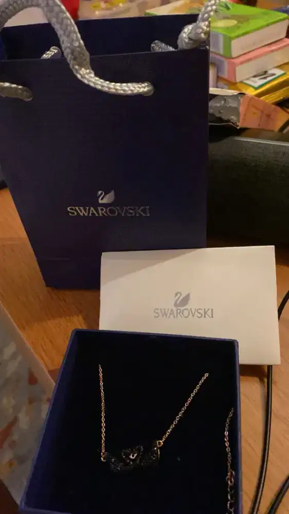 menjual Swarovski