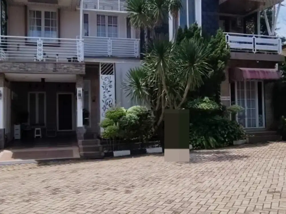 DIJUAL CEPAT (BU)! Rumah Hoek Mewah 2,5 lantai Full Furnished