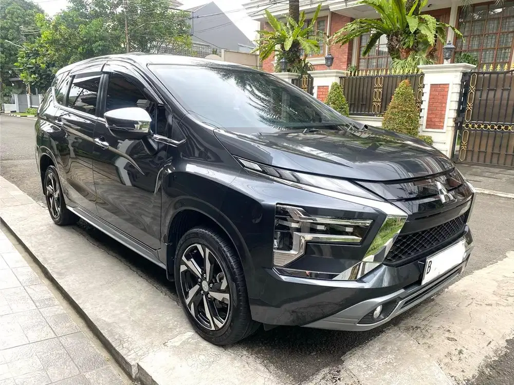 Mitsubishi Xpander 2023 ULTIMATE Grey km 20.000 Full Original antik