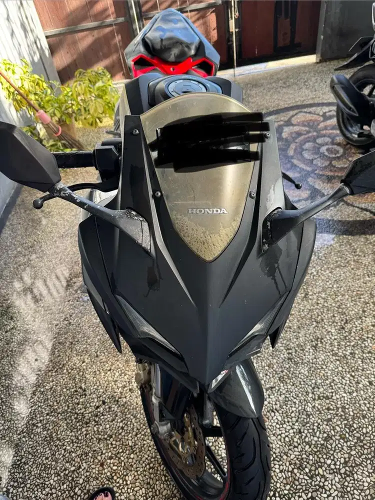 Motor honda cbr 250 cc hitam, bisa nego