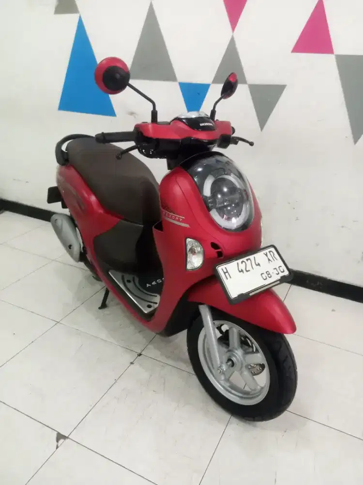 Honda Scoopy stylish 2025 merah
