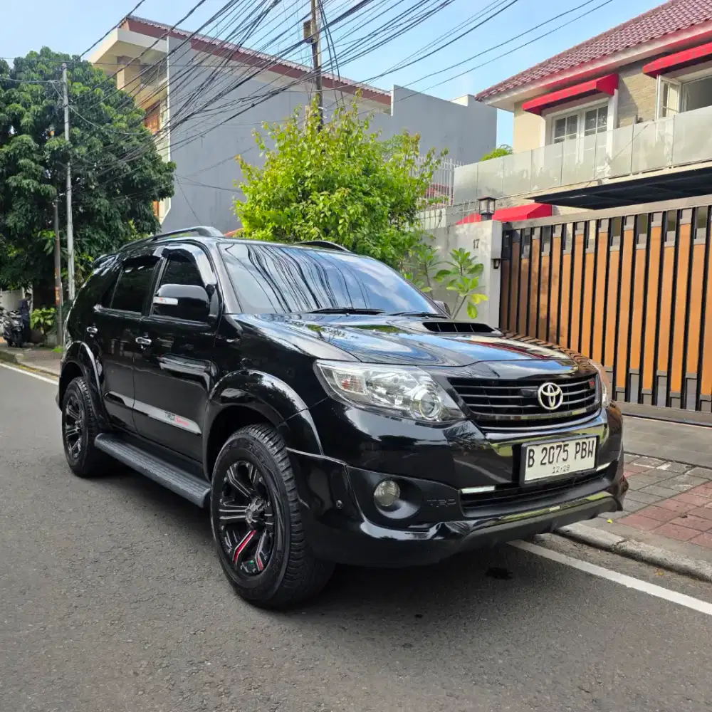 GANTENG GILEE. RAPIH BGT TERAWAT. Toyota Fortuner TRD VNTurbo DIESEL