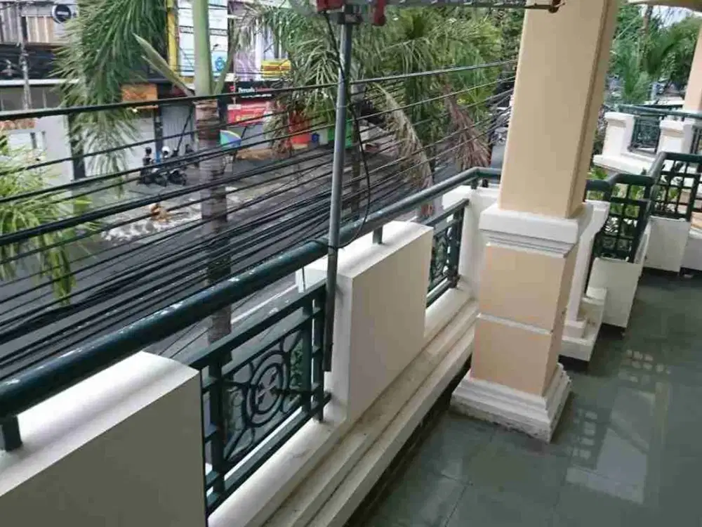 RUMAH HOOK POROS BUNGA CENGKEH SUHAT MALANG