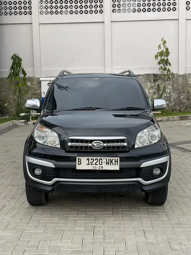 Terios TX Adv MT 2013 Hitam