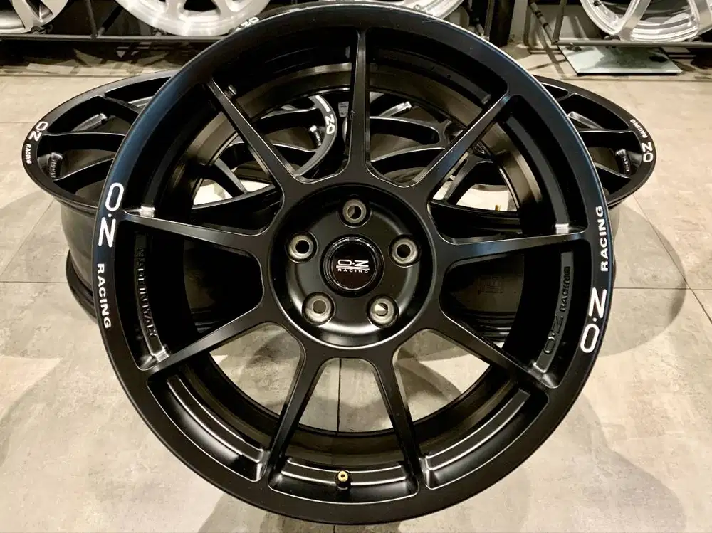 Velg OZ Challenge HLT, R-18, Lebar 8.5, PCD 5x112