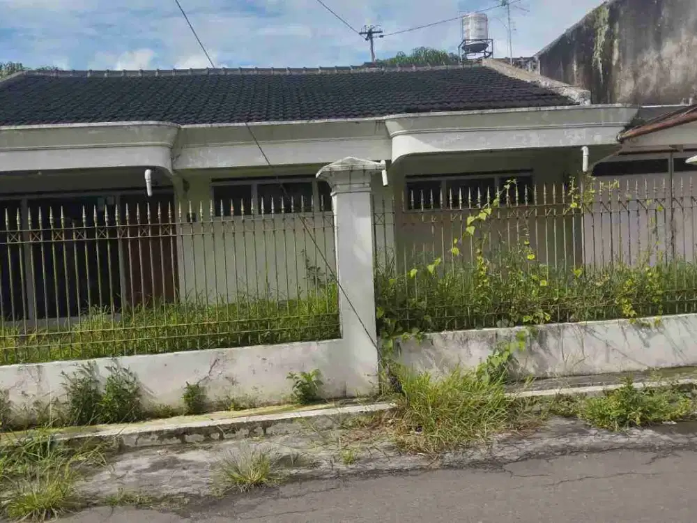 Dijual Rumah Luas di Jalan Flamboyan Akses 2,5 mobil
