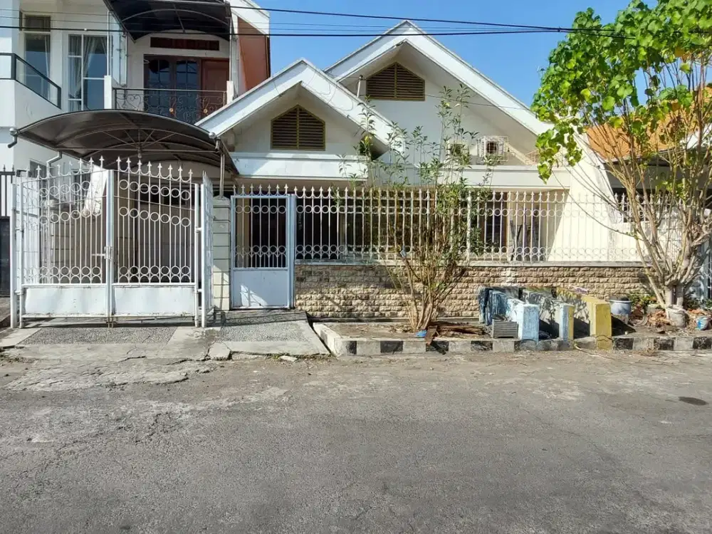 Rumah Strategis di Dharmahusada Indah – Dijual & Disewa