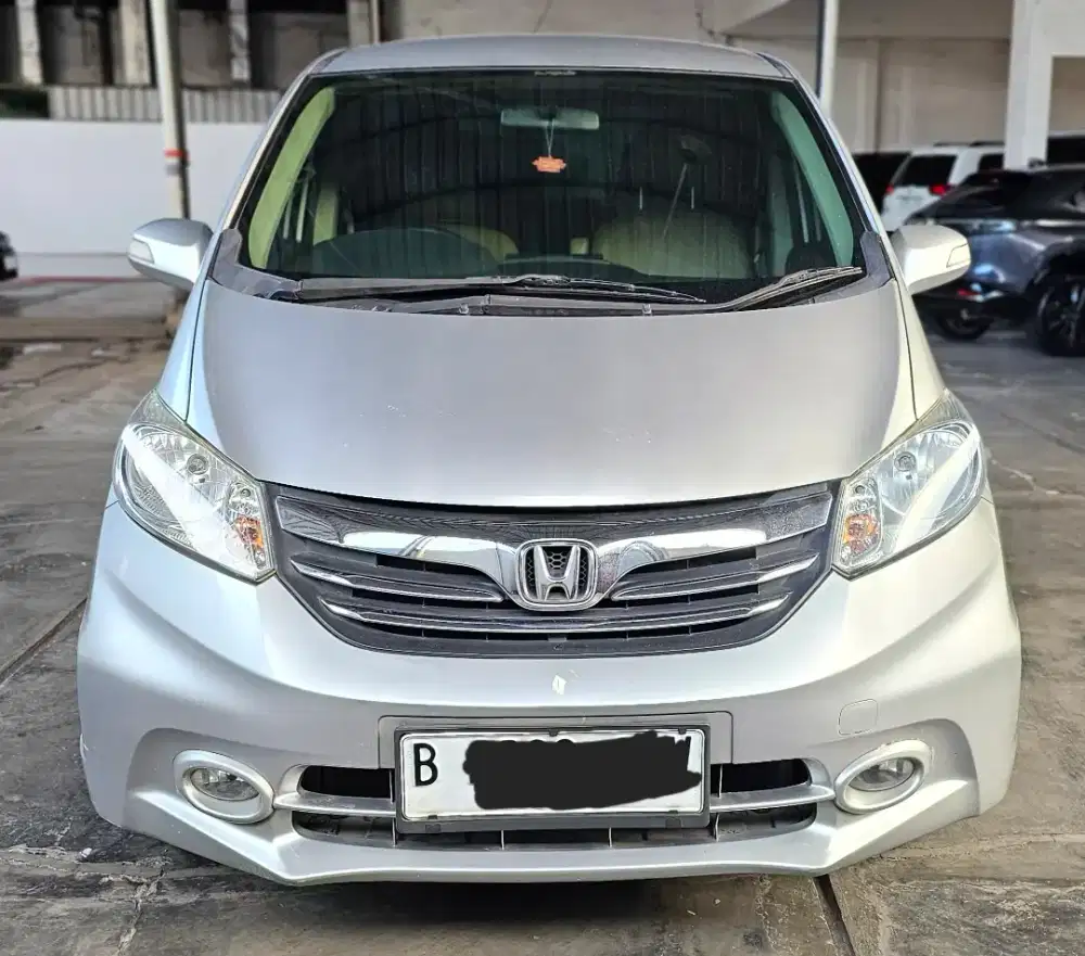Honda Freed E PSD AT 2013 Silver Ac Double Siap Pakai Good Condition