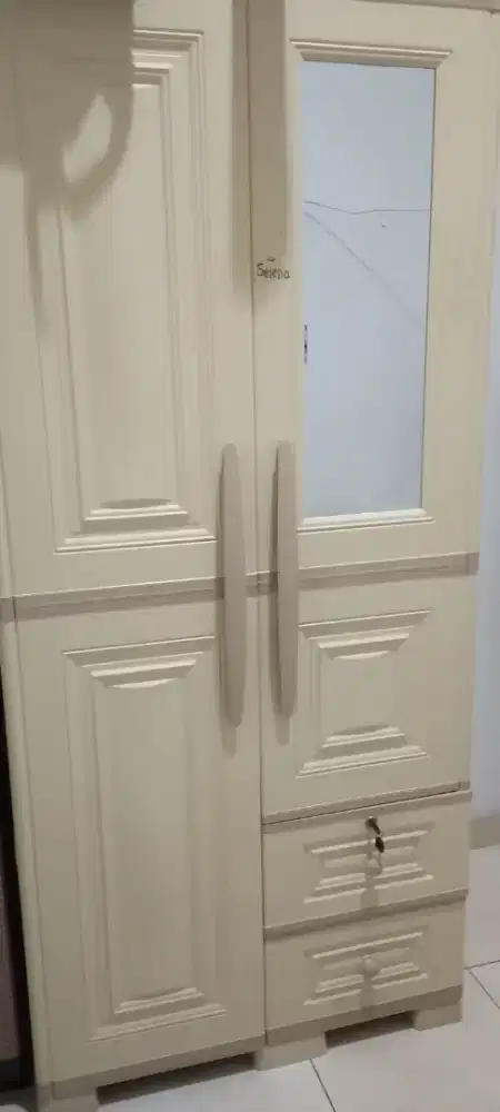 Lemari pakaian 2 pintu