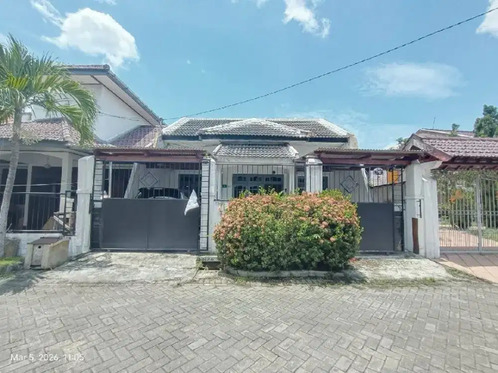 Rumah Klampis Semolo Tengah, Listrik 2200 watt Hadap Utara