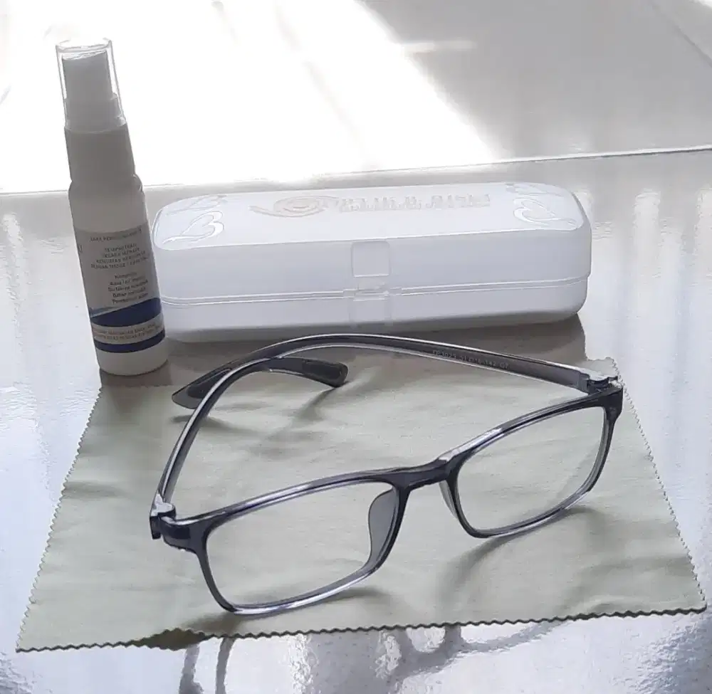 Kacamata Baca Untuk Jarak Jauh