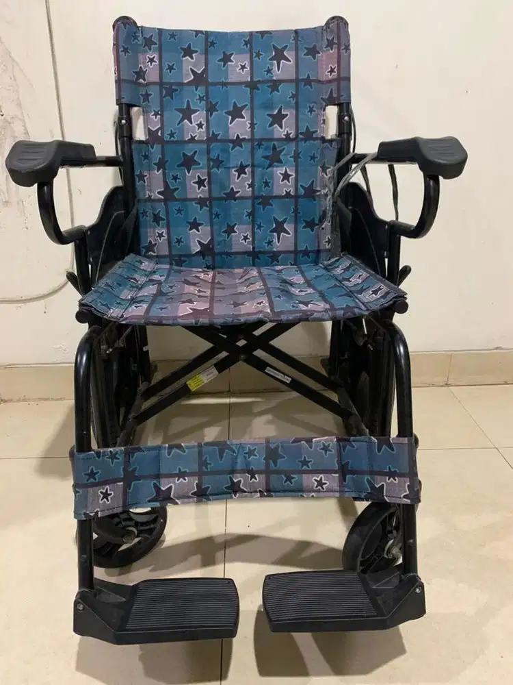 Kursi jalan orang tua merek avico