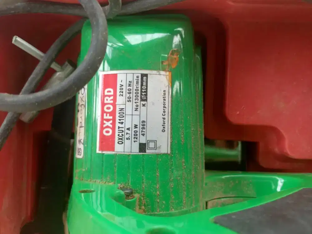 Mesin potong keramik