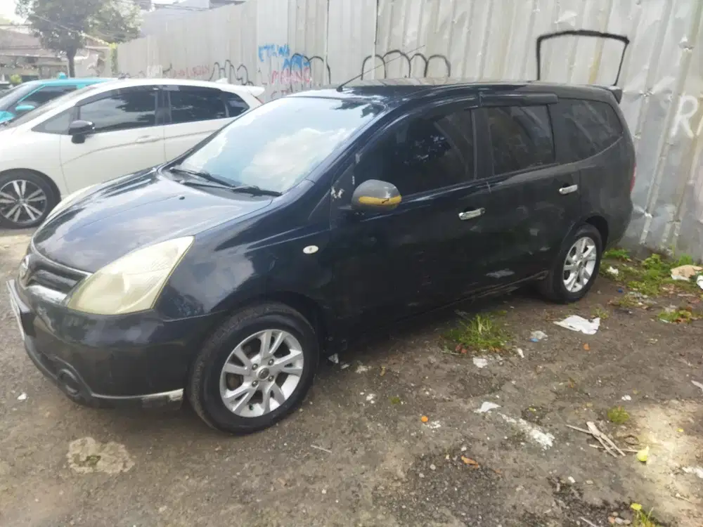Nissan Grand livina 2011 Bensin