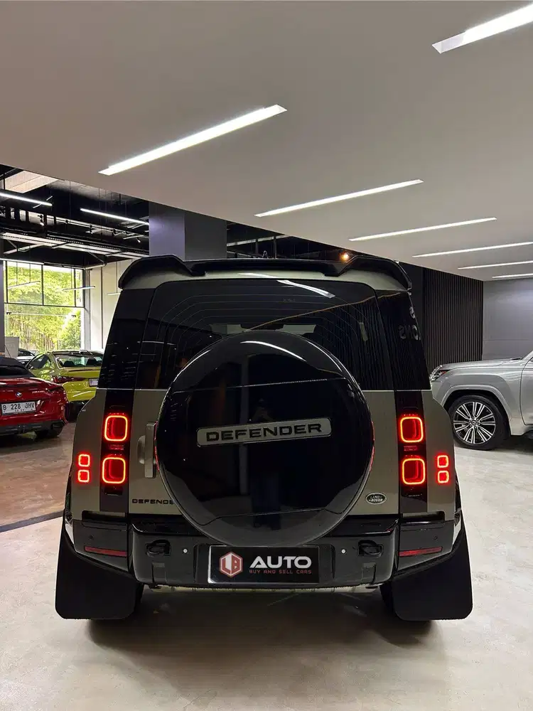 Land Rover Defender 110 2.0L 300PS SE (4x4) 2023 Hijau B808NKA Km10rb