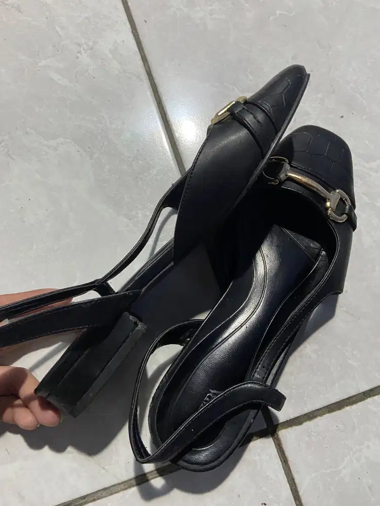 flatshoes zara warna hitam