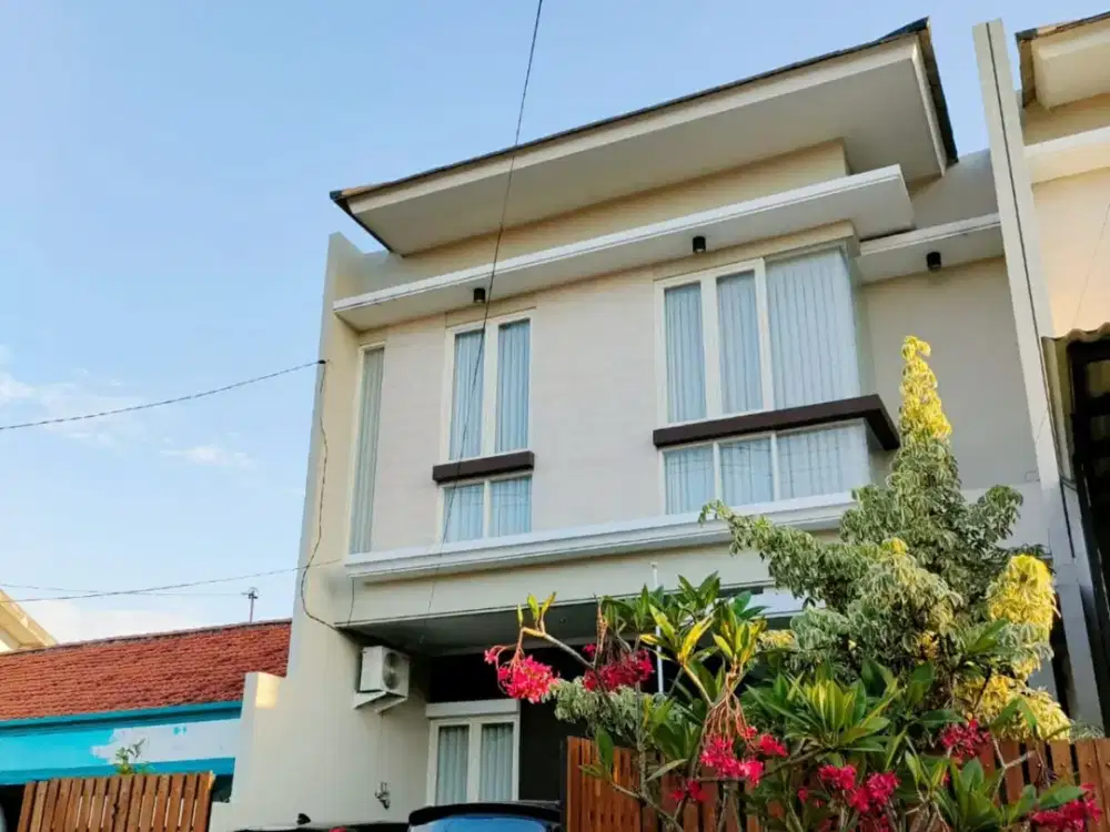 ‼️CANTIK SIAP HUNI‼️ RUMAH RUNGKUT ASRI BARAT MINIMALIS TERAWAT. DEKAT MERR, SUPERINDO, UPN, TOL, BANDARA JUANDA, Dll