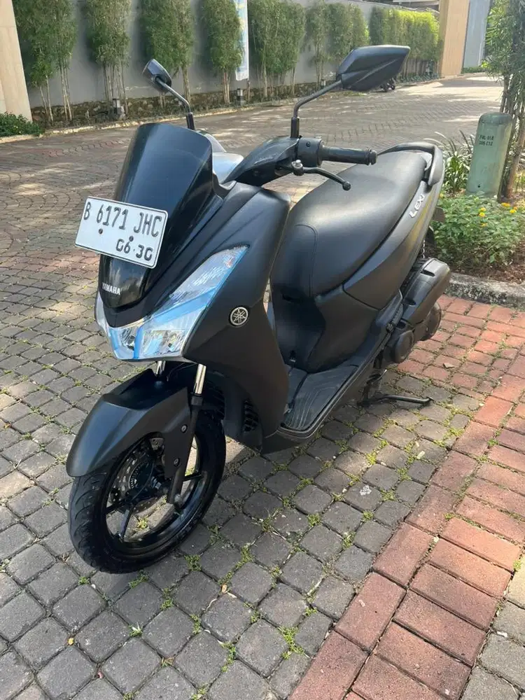 Yamaha Lexi 125 Kunci Hitam Doff