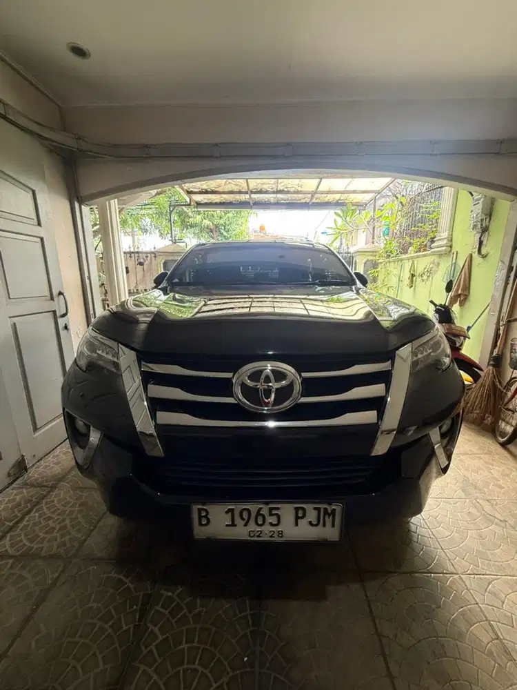 Dijual Toyota Fortuner VRZ 4x2 A/T 2018 Warna Hitam