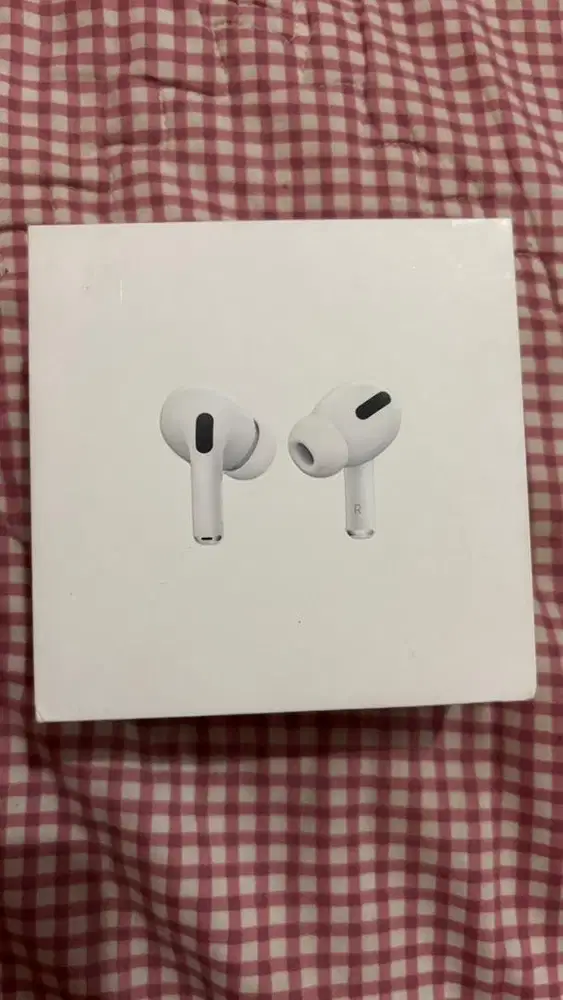 Airpods Pro (1st Generation) with Magsafe Charging Case