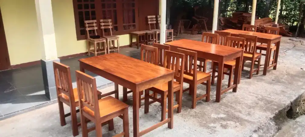 Set meja dan kursi kafe