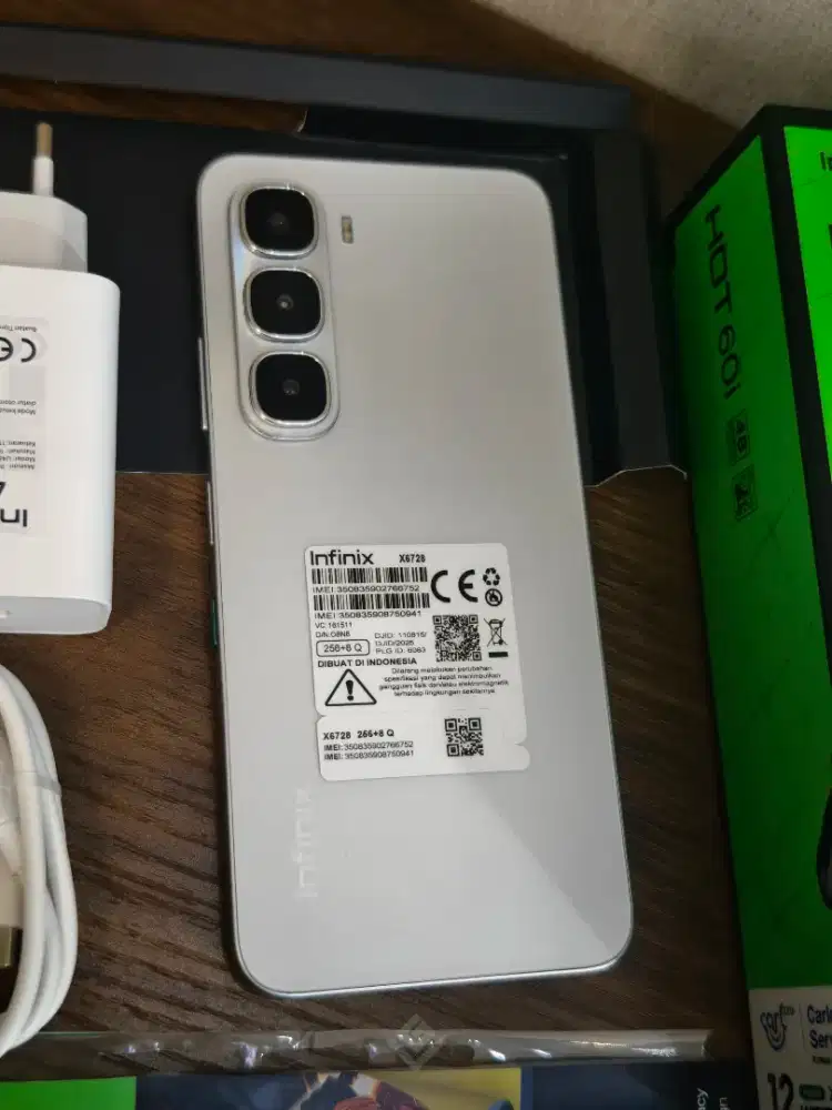 Infinix Hot 60i 8/256 second 3 minggu
