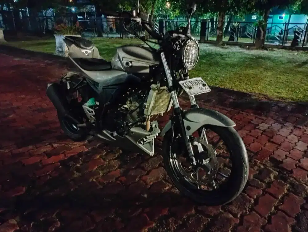 Suzuki GSX S 150 FULLSTANDAR