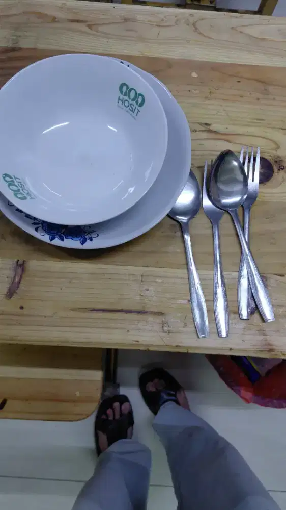 Di cari asisten koki dan kasir rumah makan