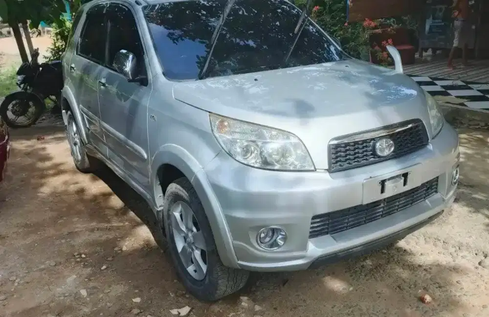 Di jual cepat mobil Toyota rush 1.5 G tahun 2011