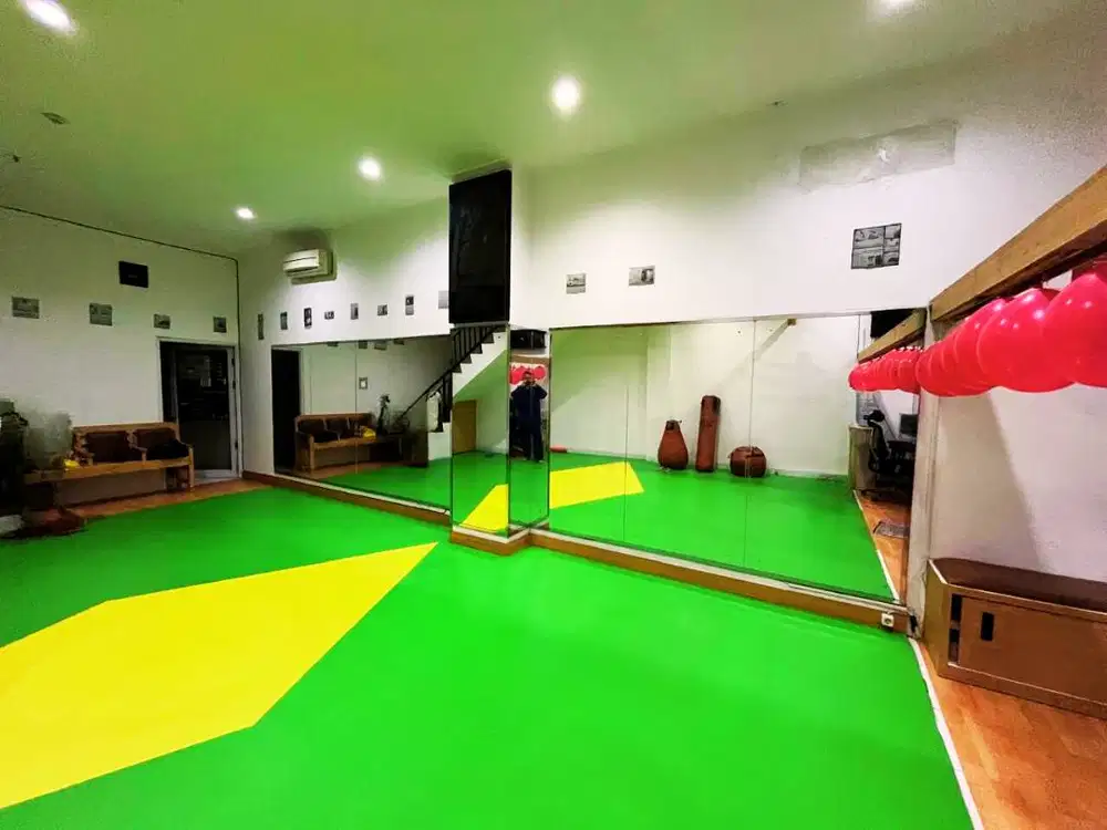 DIJUAL – Cermin Gym Besar (Bekas, Kondisi Masih Bagus)