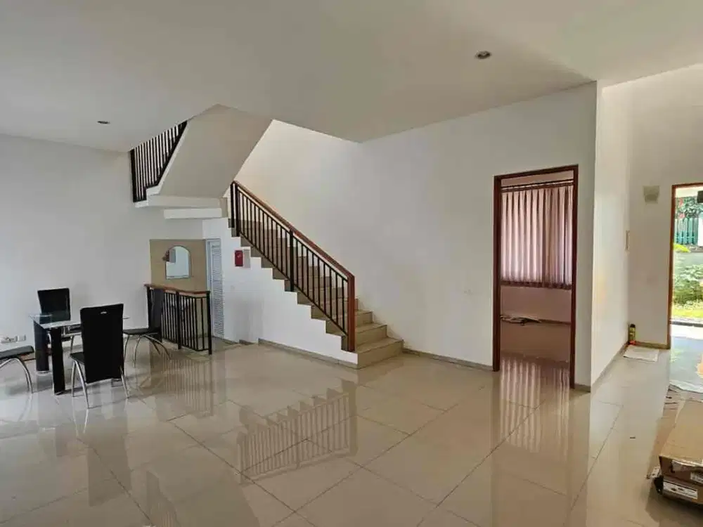 Jl Budi sari setiabudhi
LT 210
2 lantai
4 KT 
3 KM
Ac
Full furnish
120 jt per tahun s