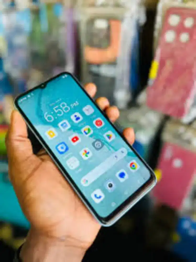 Itell Villaon V40s Ram 8/64GB ,Charger aja