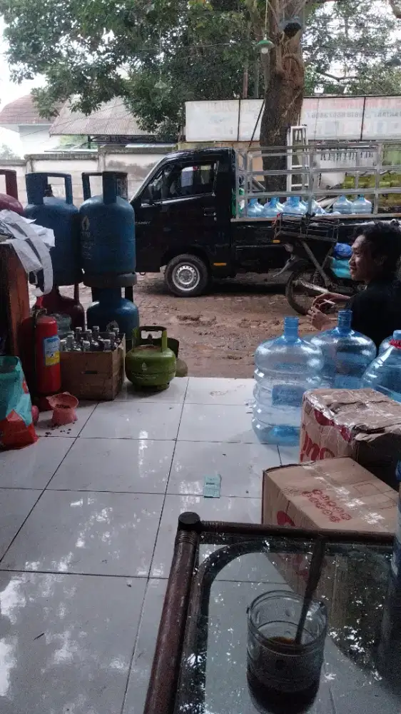 Dibutuhkan karyawan pengantar galon