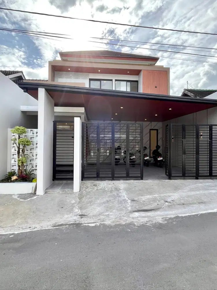 Rumah Baru 2 Lantai Halaman Luas di Purwomartani