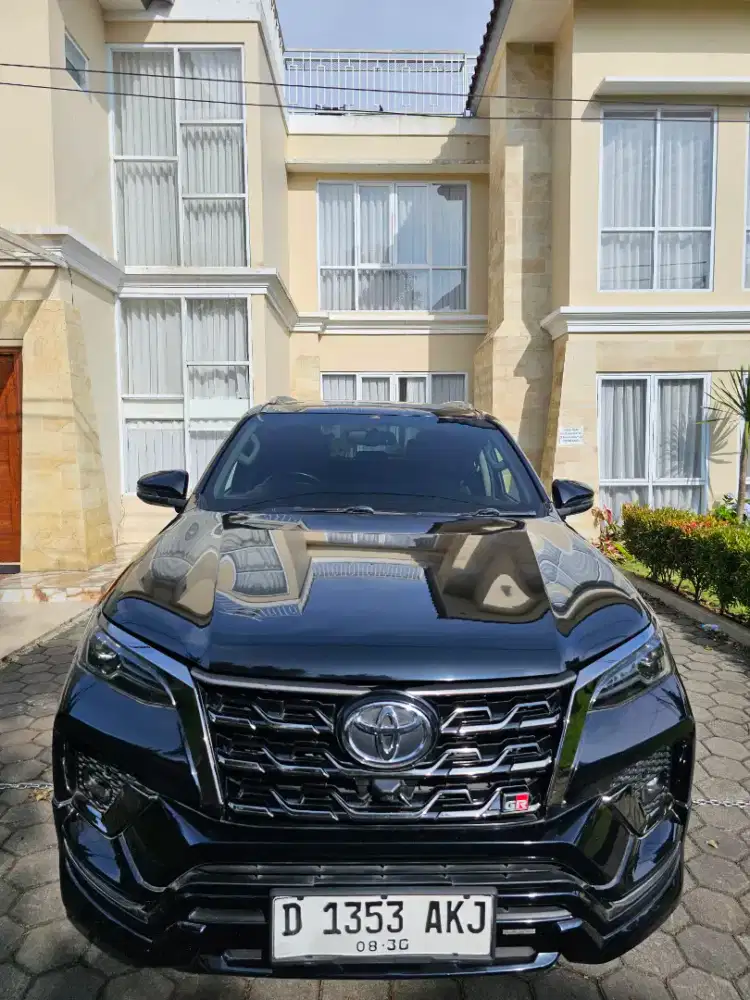 Fortuner GR Sport 4x2 2.8 2022/2023 Diesel Automatic Black Edition