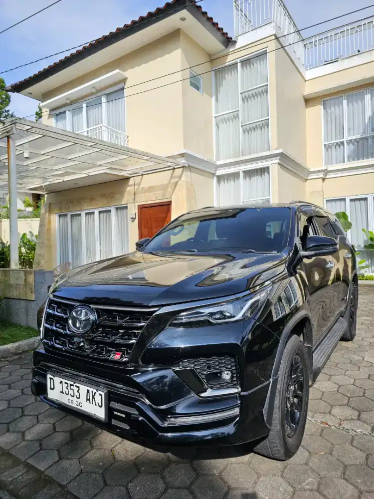 Fortuner GR Sport 4x2 2.8 2022/2023 Diesel Automatic Black Edition