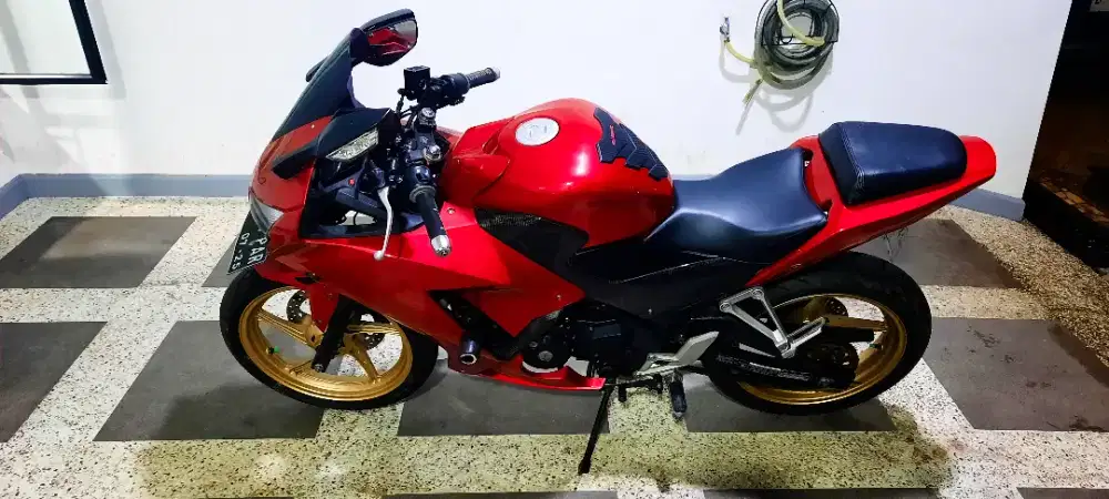 HONDA CBR 150R TAHUN 2015 NEGO