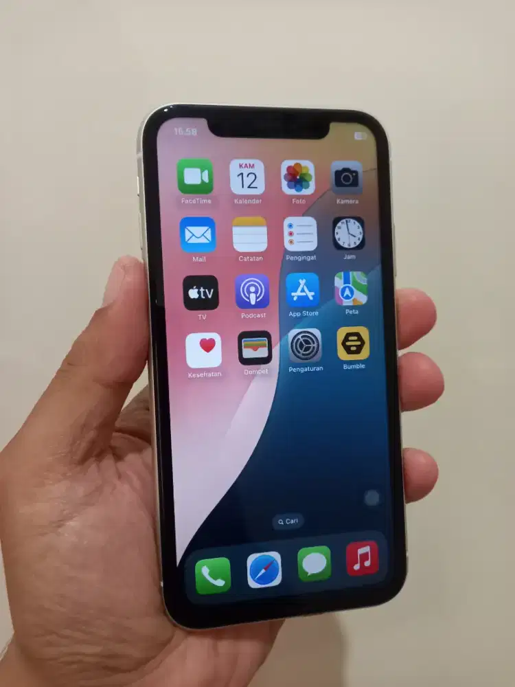IPhone 11 White 64Gb Fullset ada minus di baca